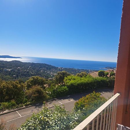 Location Vacance Vue Mer 4 A 6 Personnes Cavalaire-sur-Mer Bagian luar foto